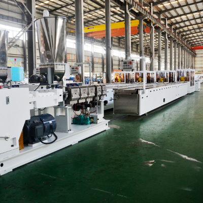 Beli China Manufacturer Customized WPC Anti Slip Wood Plastic Composite Outdoor PVC PP PE WPC Foamed Decking Floor Making Machine online manufacture