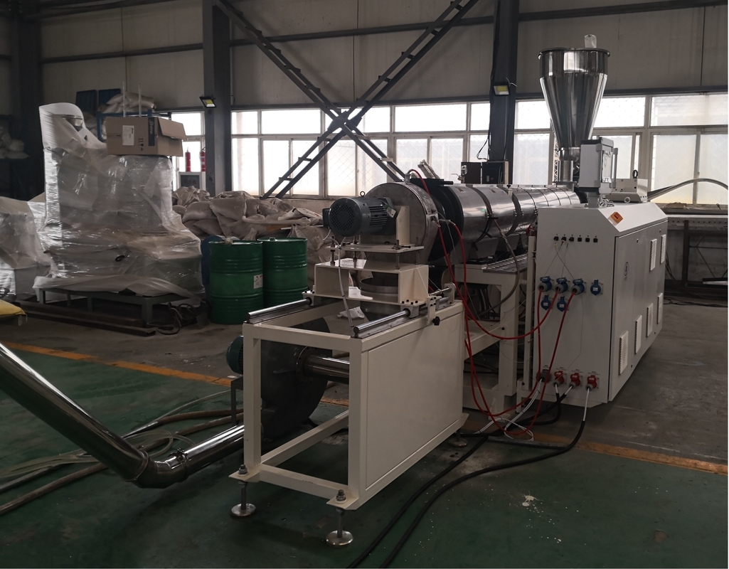 Parallel Twin Screw Extruder Dengan Intergral Reducer Counter Rotating Pvc Pipe Granules Making Machine HYPS67/27