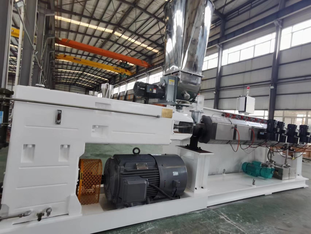 Dibuat di Cina hotsale UPVC CPVC OPVC PVC paralel extruder sekrup kembar HYPS92/28 dengan kapasitas output tinggi dan daya yang lebih sedikit