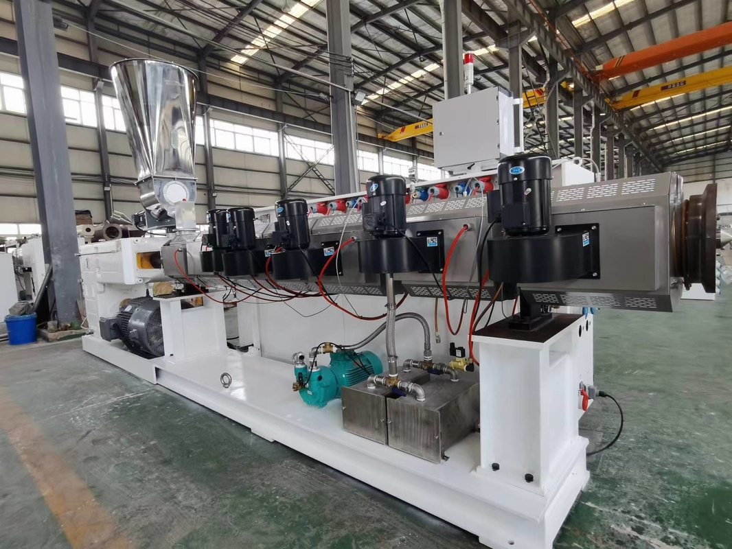 HYPS107/28 paralel ganda / extruder sekrup kembar untuk produksi pipa kebun PVC lembut transparan dengan kualitas yang baik