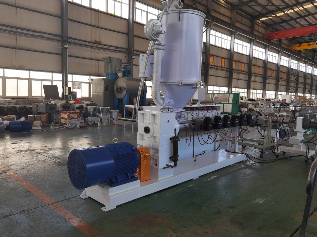 SJ150/28 90kw 380kg/jam efisiensi tinggi Ekstruder sekrup tunggal output besar dalam HDPE PE PE berat molekul ultra tinggi untuk pipa