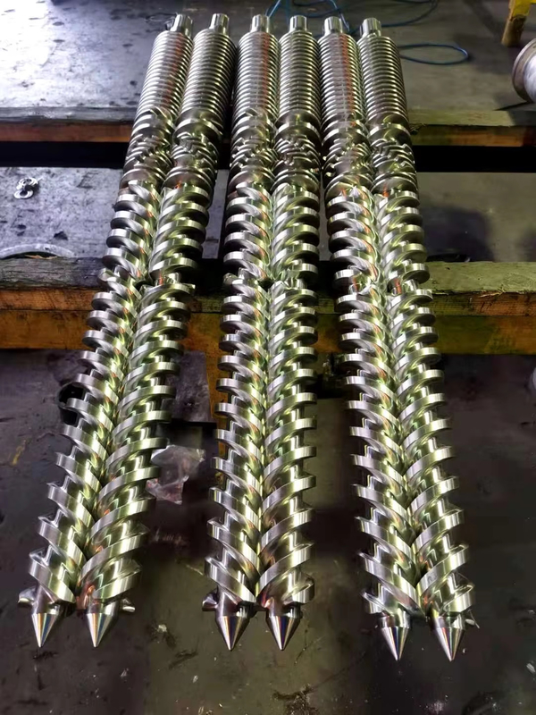 Plastik Extruder Konik Twin Screw dan Barrel / Bi-Metal Screw dan Barrel untuk Double Twin Screw Extruders