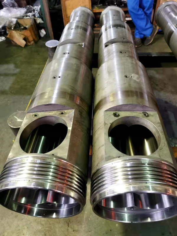 Plastik Extruder Konik Twin Screw dan Barrel / Bi-Metal Screw dan Barrel untuk Double Twin Screw Extruders