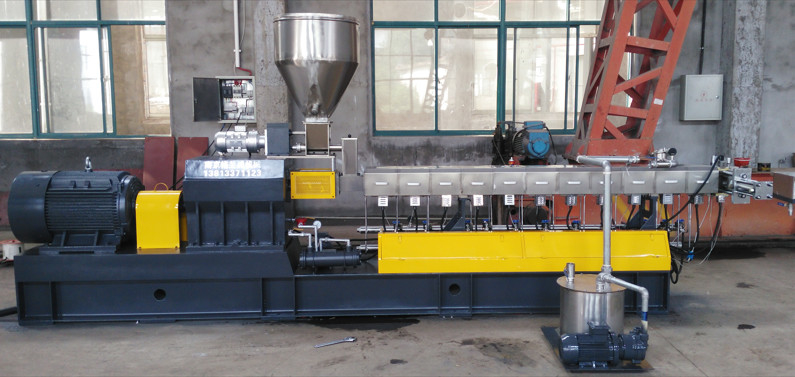 Mesin Pelletizing PET Kapasitas Tinggi PVC Daur Ulang Twin Screw Extruder Air Flushing Strands Pelletizing Line