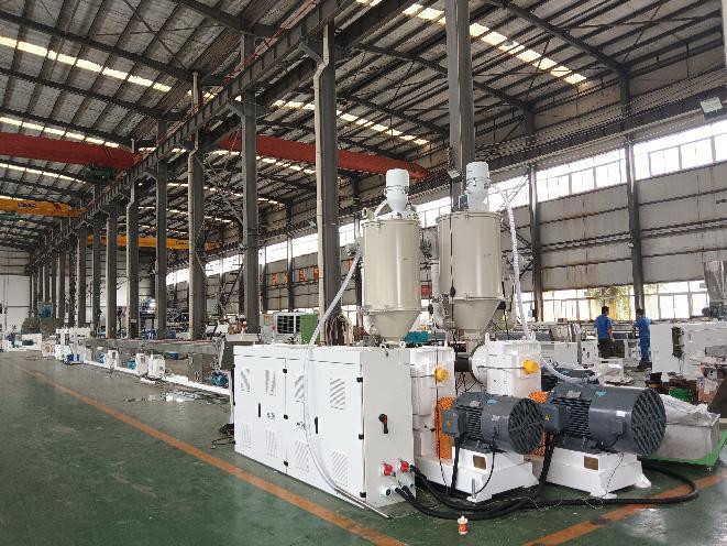 20-32mm PP double pipe line dengan 3 lapisan & 3 warna oleh single screw extruder SJ90-30 & SJ55-33 & SJ45-30