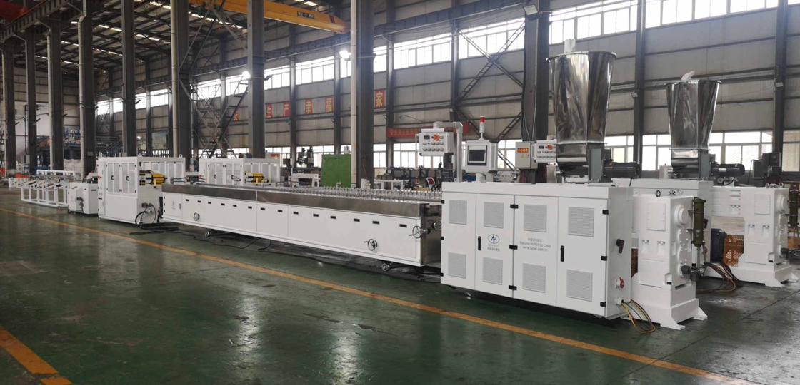 WPC kayu plastik profil 240mm PVC dinding berbusa panel dekrocation mesin ekstrusi 55/120 PVC ganda sekrup extruder