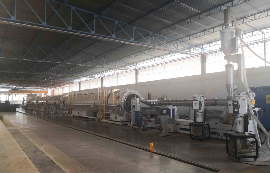 400mm -1000mm Plastik HDPE PE Pipa Manufaktur Mesin Produksi Line Dengan Besar Single Screw Extruder SJ150/38 Motor 400kW Dan Output 1400kg/h