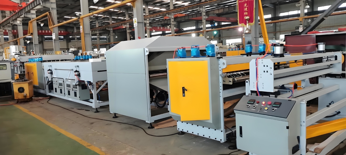 1400 / 1800mm PP Hollow Grid Board Mesin PP Plastik Pengolahan Hollow Board Extrusion Line