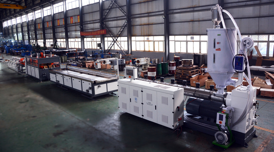 1400 / 1800mm PP Hollow Grid Board Mesin PP Plastik Pengolahan Hollow Board Extrusion Line
