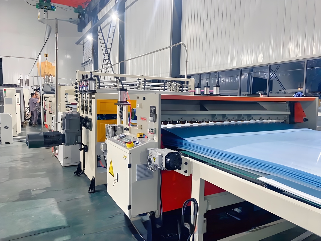 2200 / 2600mm PP Hollow Grid Board Machine 150kw Daya PP Hollow Board Extrusion Line