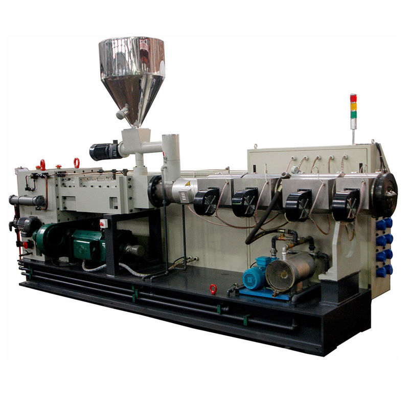 Mesin Extruder Sekrup Ganda Output Besar Untuk Pemrosesan Plastik 160kw PS130/28 Output 1100kg / H